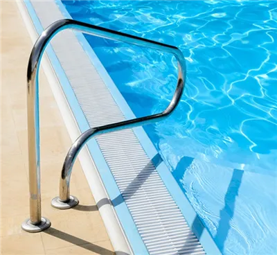 Över marken med poolen